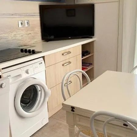 Climatisee Pour 6 Avec Piscine Et Parking Proche - Fr-1-607-42 Ferienhaus