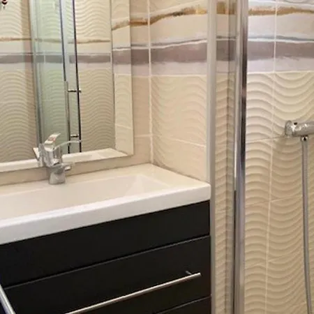 Climatisee Pour 6 Avec Piscine Et Parking Proche - Fr-1-607-42 Agde