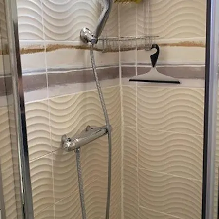 Climatisee Pour 6 Avec Piscine Et Parking Proche - Fr-1-607-42 Agde