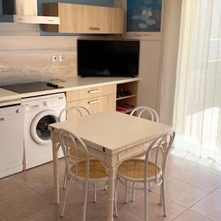 Prázdninový dům Climatisee Pour 6 Avec Piscine Et Parking Proche - Fr-1-607-42