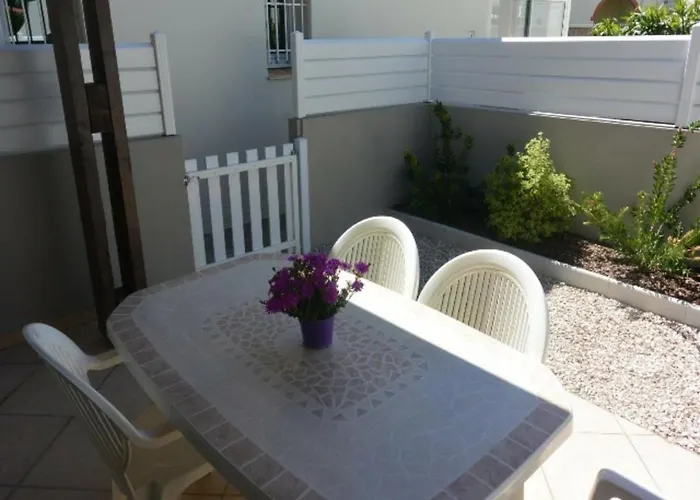 Tatil Evi Climatisee Pour 6 Avec Piscine Et Parking Proche - Fr-1-607-42 *